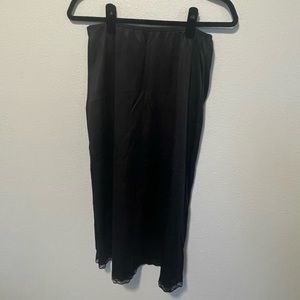 Warner’s Vintage black poly skirt slip